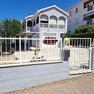 Cosy Villa Near The Beach